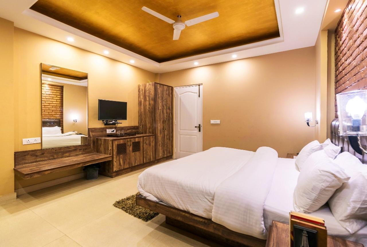 Nirvana Lodge And Lounge ムスーリー エクステリア 写真