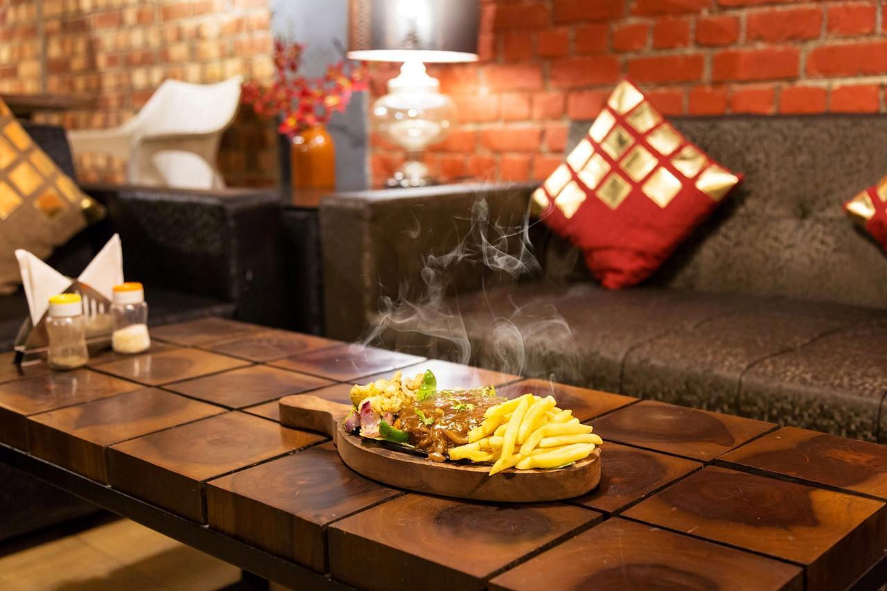 Nirvana Lodge And Lounge ムスーリー エクステリア 写真