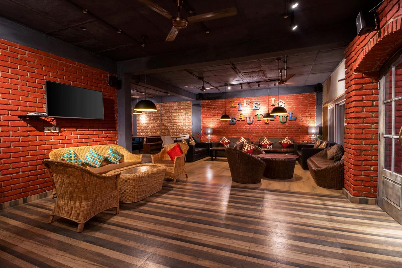 Nirvana Lodge And Lounge ムスーリー エクステリア 写真