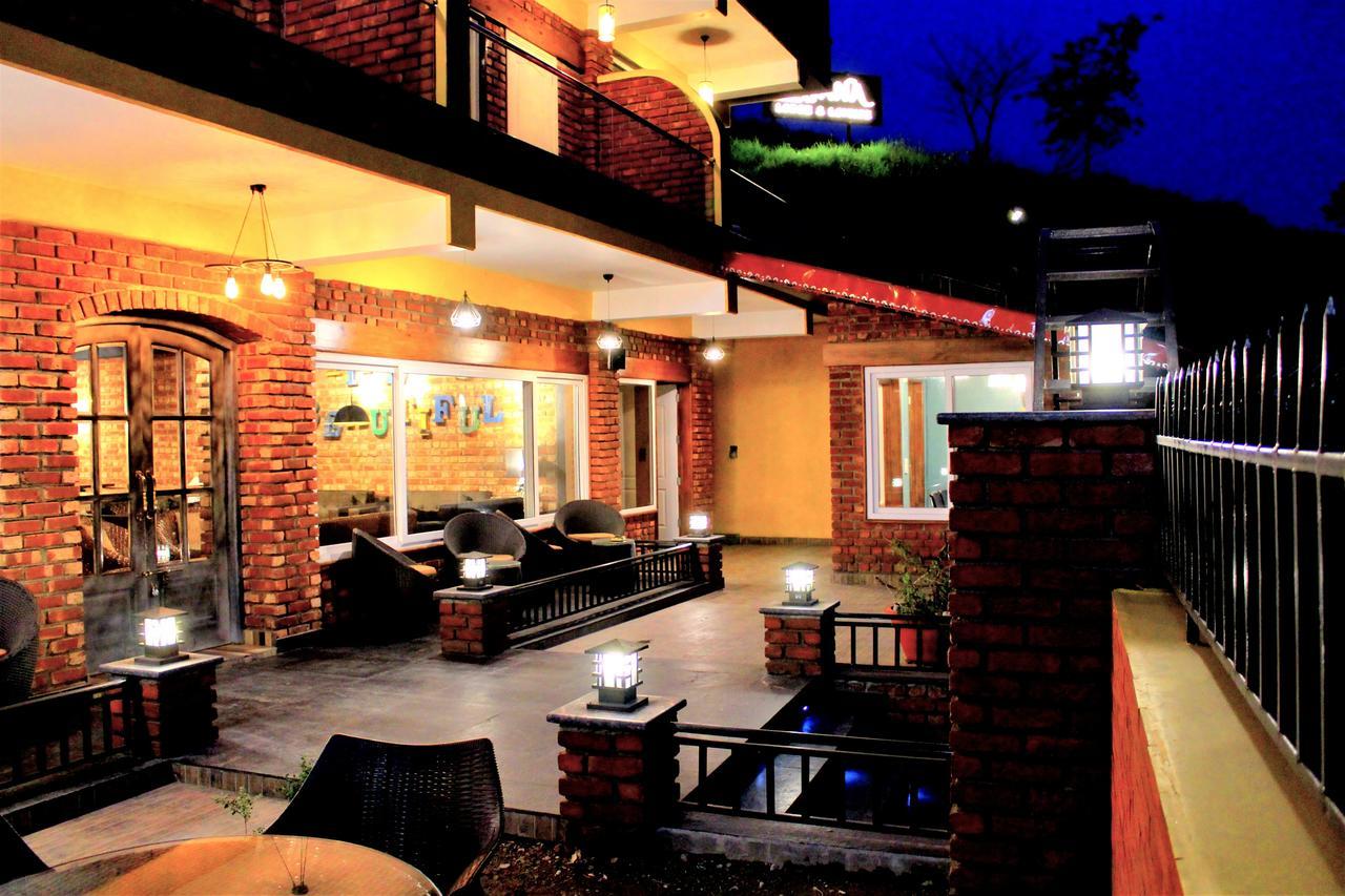 Nirvana Lodge And Lounge ムスーリー エクステリア 写真