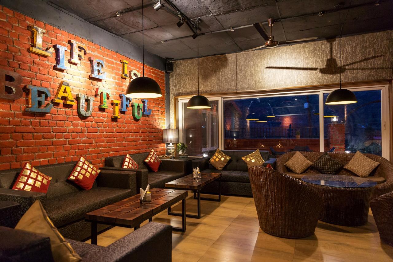 Nirvana Lodge And Lounge ムスーリー エクステリア 写真