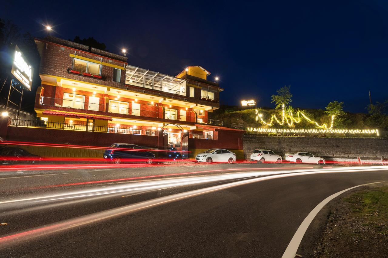 Nirvana Lodge And Lounge ムスーリー エクステリア 写真