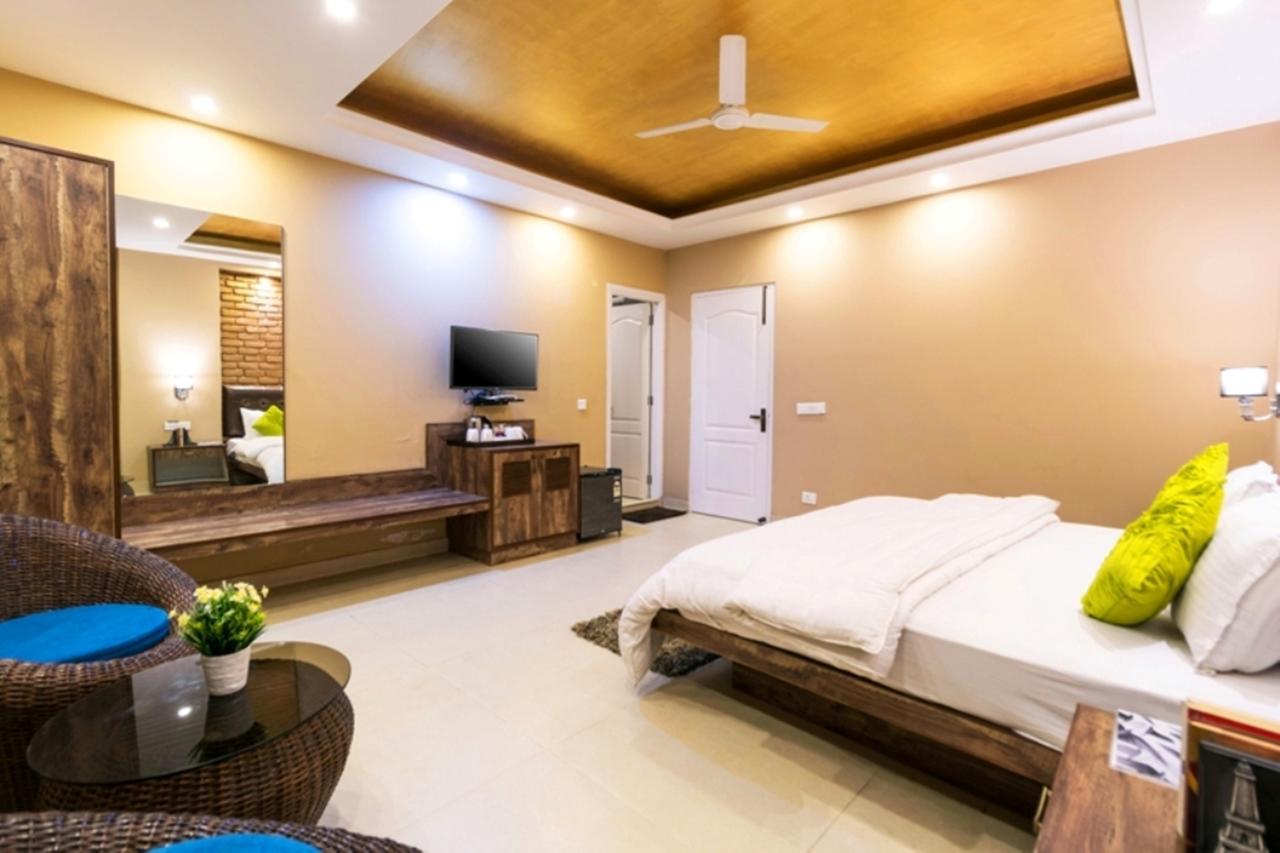 Nirvana Lodge And Lounge ムスーリー エクステリア 写真