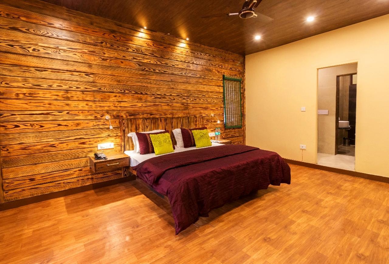 Nirvana Lodge And Lounge ムスーリー エクステリア 写真