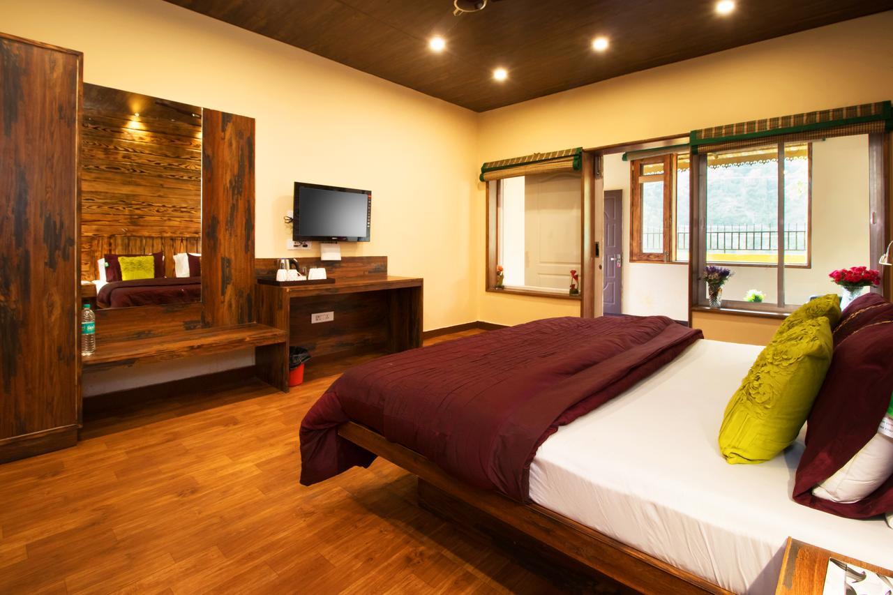 Nirvana Lodge And Lounge ムスーリー エクステリア 写真