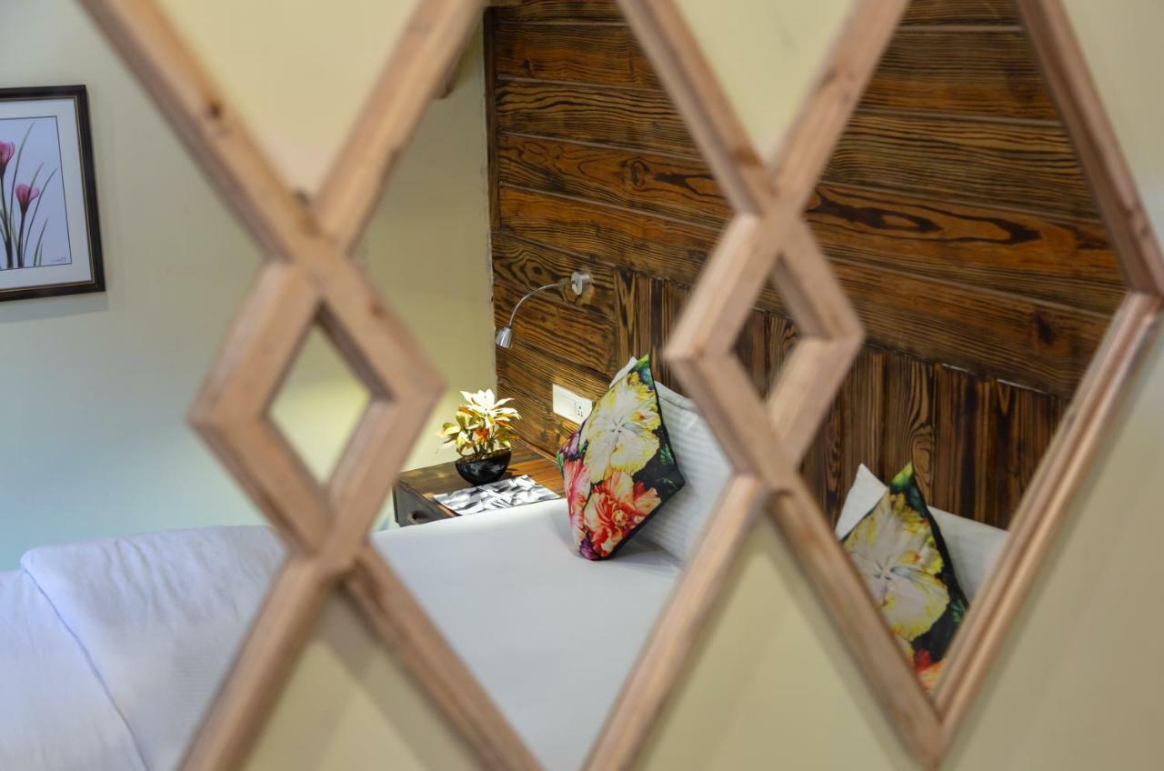 Nirvana Lodge And Lounge ムスーリー エクステリア 写真
