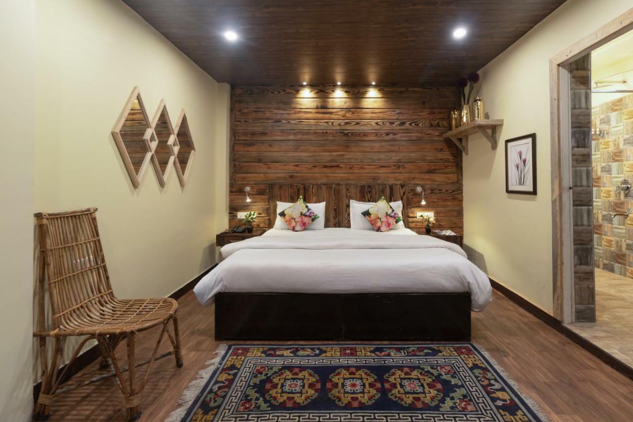 Nirvana Lodge And Lounge ムスーリー エクステリア 写真