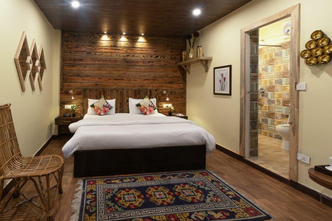 Nirvana Lodge And Lounge ムスーリー エクステリア 写真